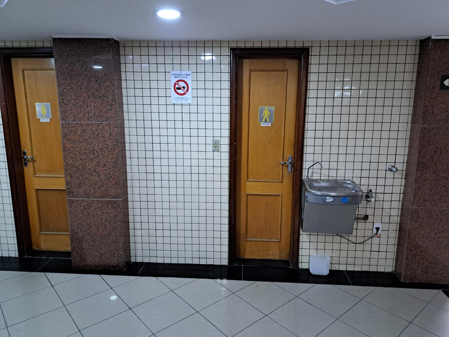 Banheiros e Bebedouro